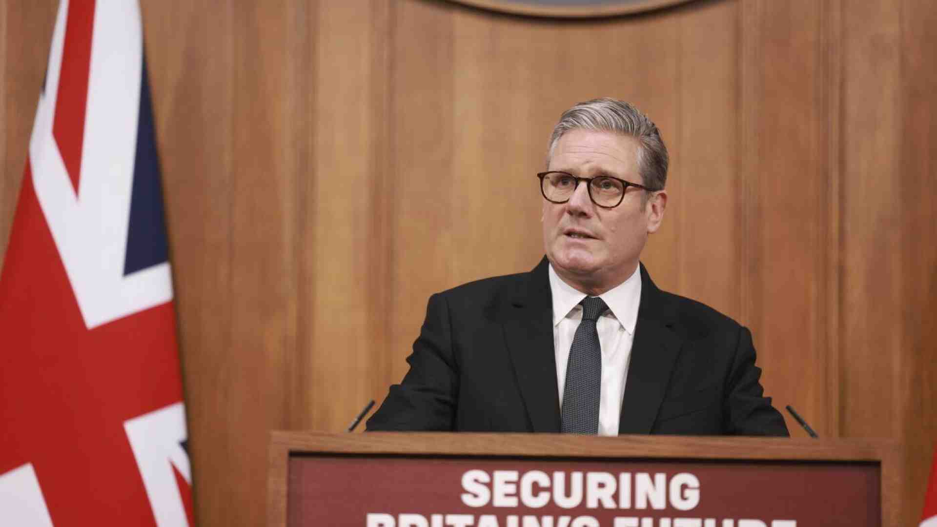 Pure Starmer infine dice “take back control” sull’immigrazione (legale)