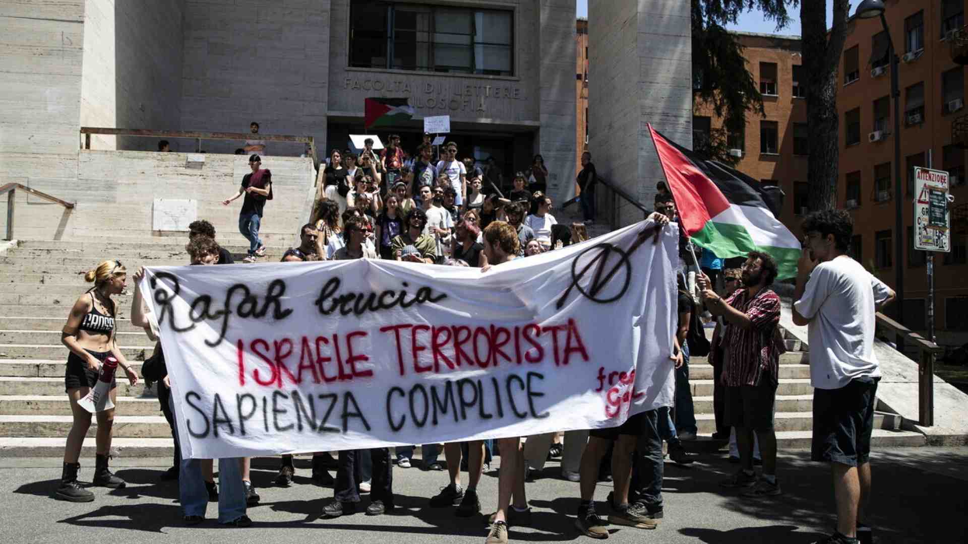 “Lo scolasticidio di Israele, stato terrorista”. Scene da un convegno alla Sapienza