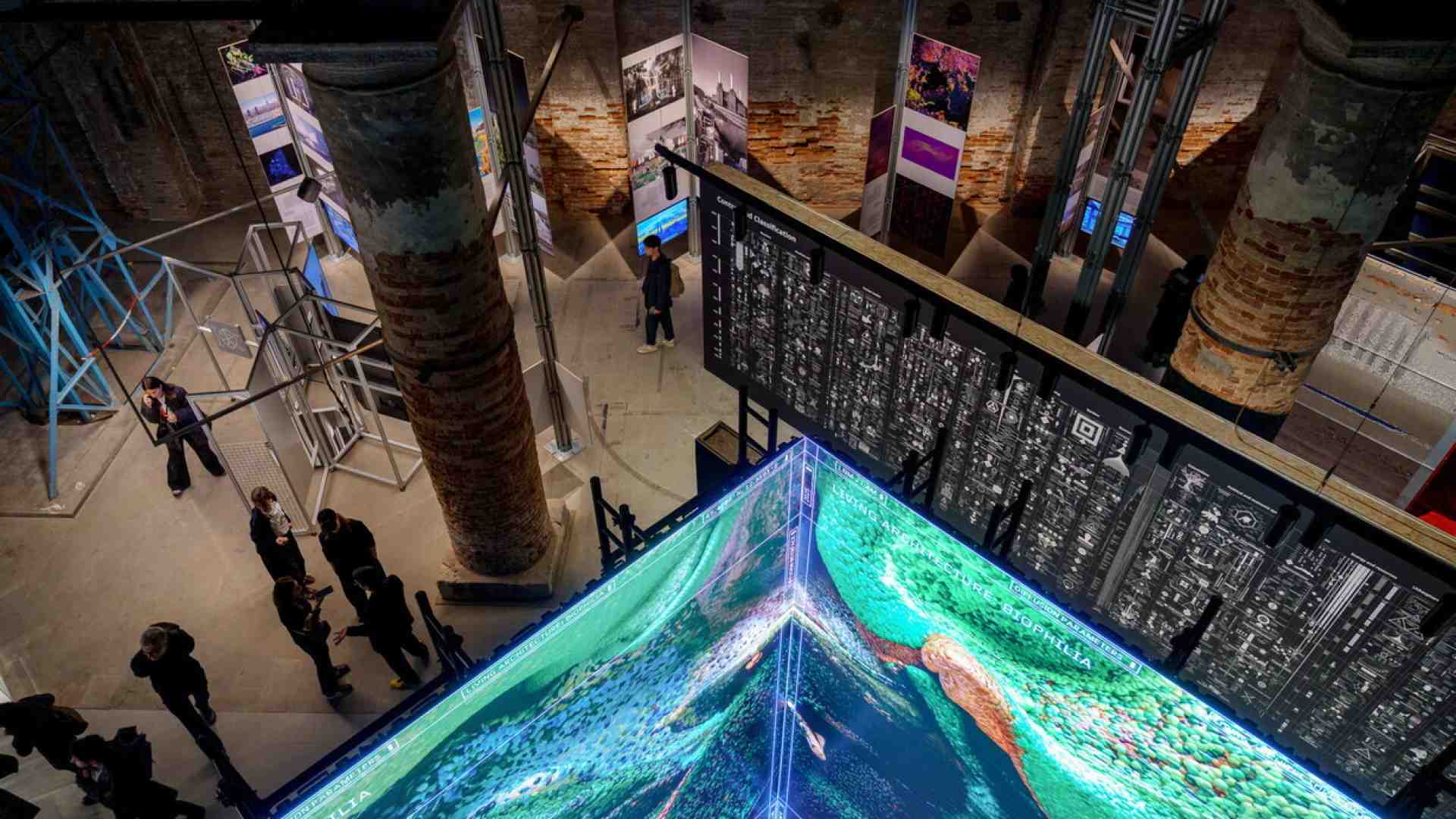 Vuoto alla Biennale. La morte di Koyo Kouoh, i dubbi sulla sua eredità e sul futuro della fondazione