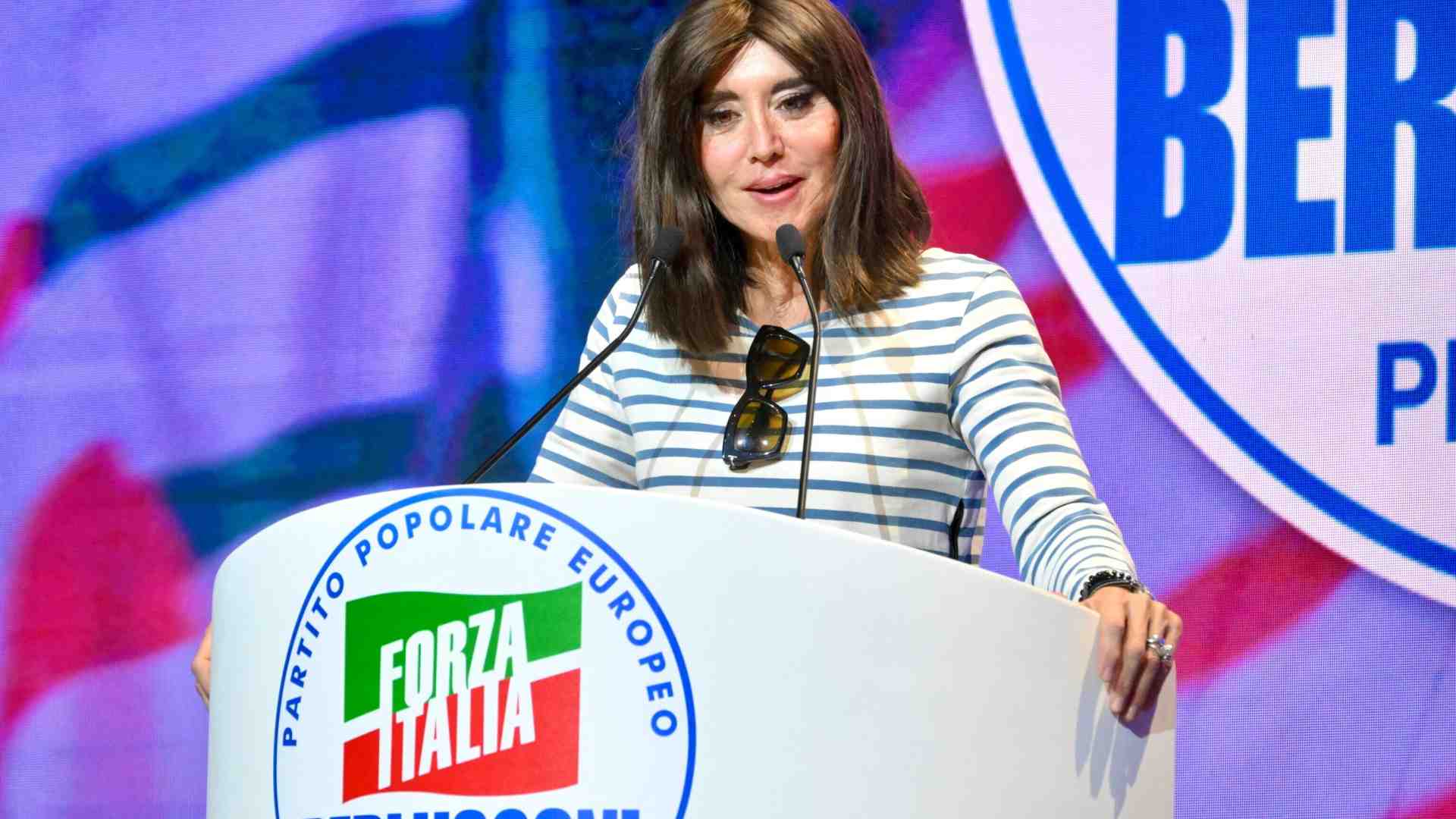 La ministra Bernini alle opposizioni: “Basta propaganda sulla pelle dei ricercatori”
