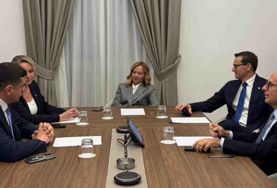 Vertice Ecr nella sede di FdI: Meloni incontra Simion, Morawiecki e Marion Marechal