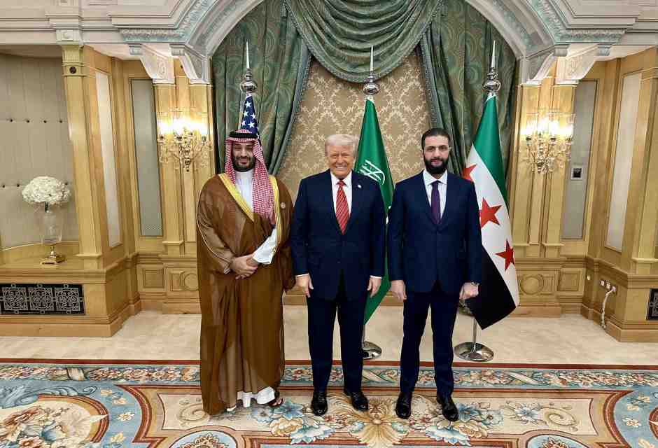 La storica stretta di mano fra Trump e Sharaa lascia spiazzato Israele