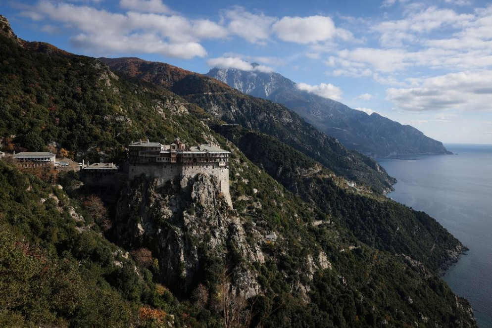 Il monastero Simon Petras: sono una ventina i monasteri dell'Athos, riuniti in 12 skite (comunità di monaci) e in circa 250 celle (eremi isolati). Accolgono in totale 1.500 monaci - Reuters / Alexandros Avramidis