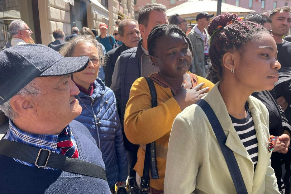 Alcuni degli ultimi che hanno accompagnato il feretro di Francesco in Santa Maria Maggiore - .