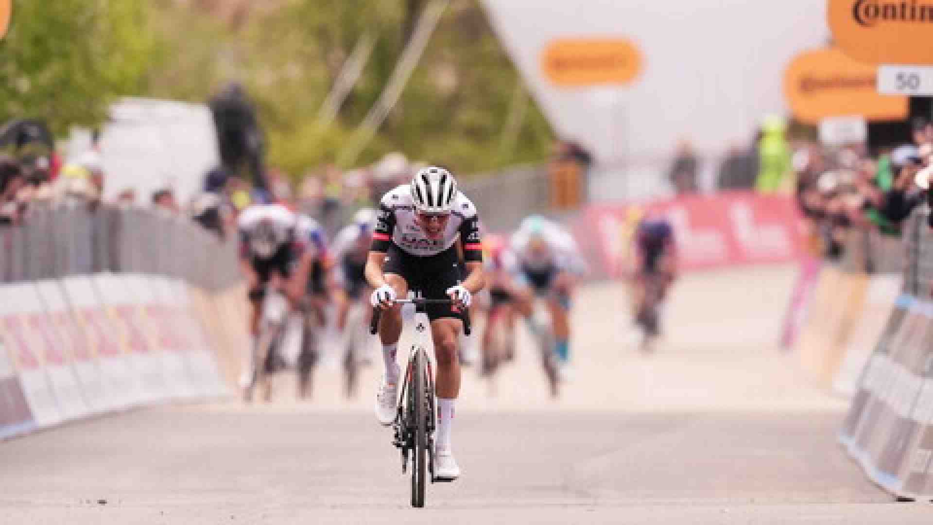 Giro d'Italia, a Tagliacozzo Juan Ayuso non si è alzato sui pedali