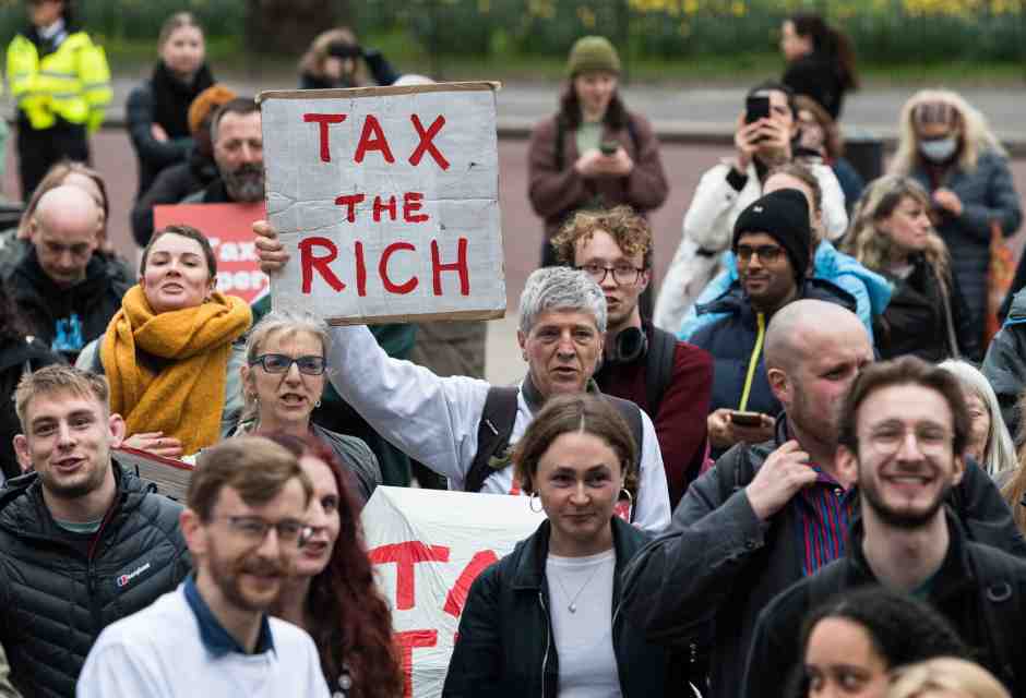 “Tax the Rich”: l’appello di Oxfam che se ne fega della Costituzione