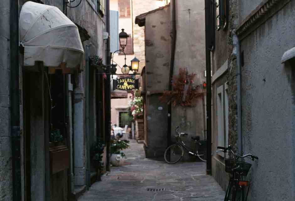 Nel vuoto degli anni 80, Severini ha scritto della provincia languida con nobiltà
