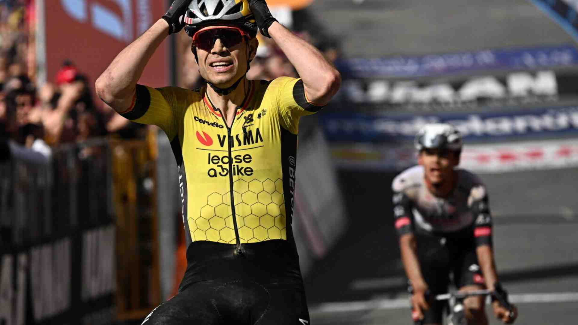 Vince van Aert, Del Toro in maglia rosa. A Siena il Giro d'Italia è cambiato