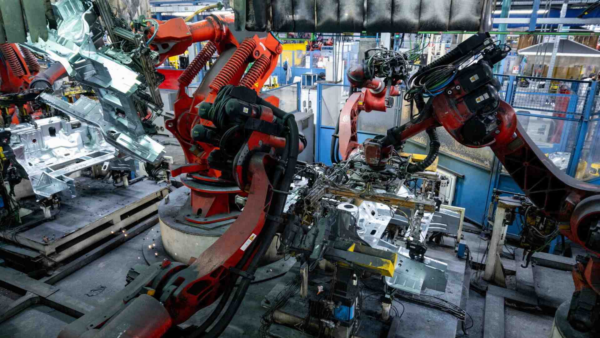 Bruxelles taglia le stime di crescita per Italia e Ue: “Pesano incertezza politica e tensioni commerciali"