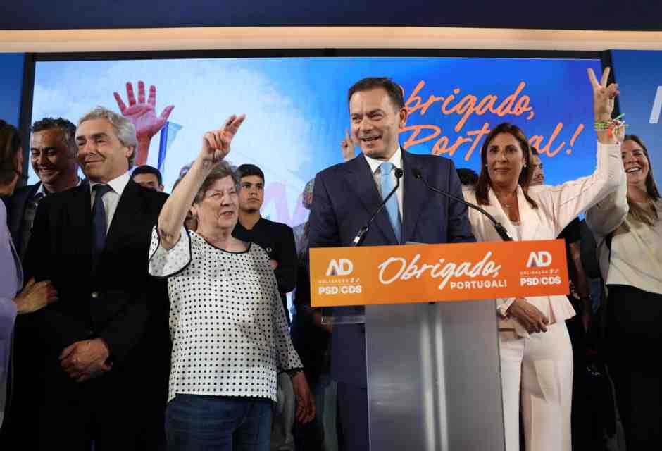 Il Portogallo va a destra: vince il popolare Montenegro