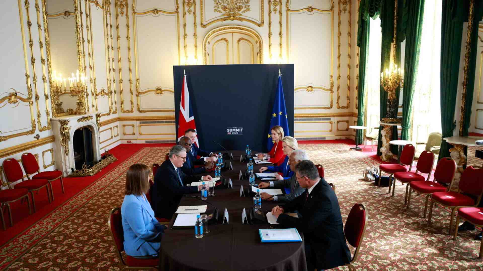 Starmer supera le linee rosse della “hard Brexit” e si riavvicina all’Ue