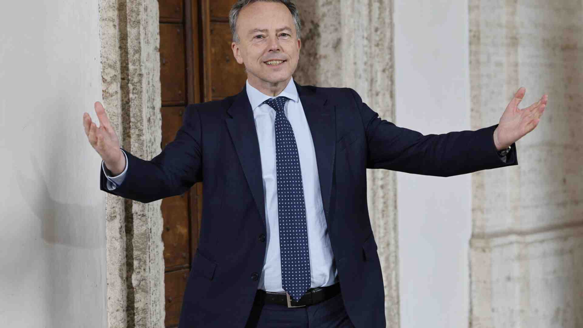 Macron bussa alla Lega: il curioso incontro fra l'ambasciatore francese e il presidente della commissione Difesa