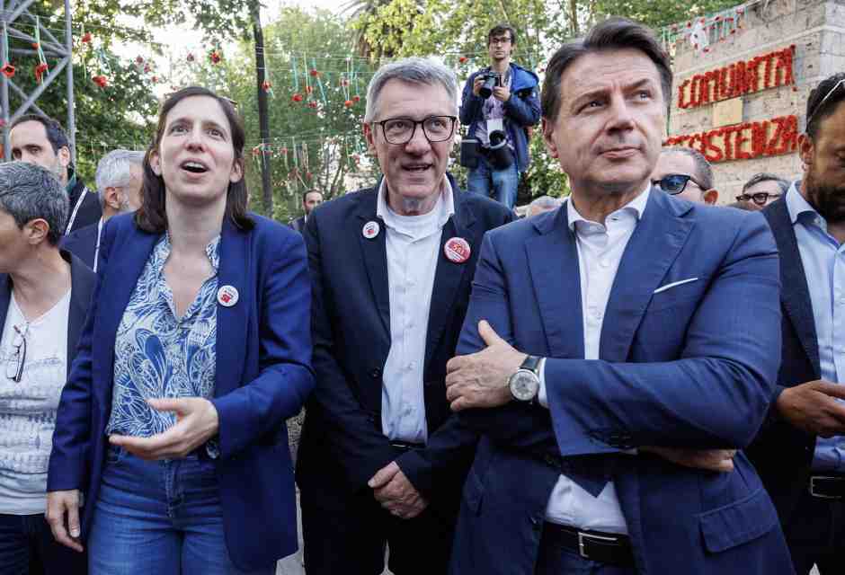 Elly Schlein sfida la Rai ma riempie i palinsesti Rai. La maratona referendum tra megafoni scalcagnati e macchinoni