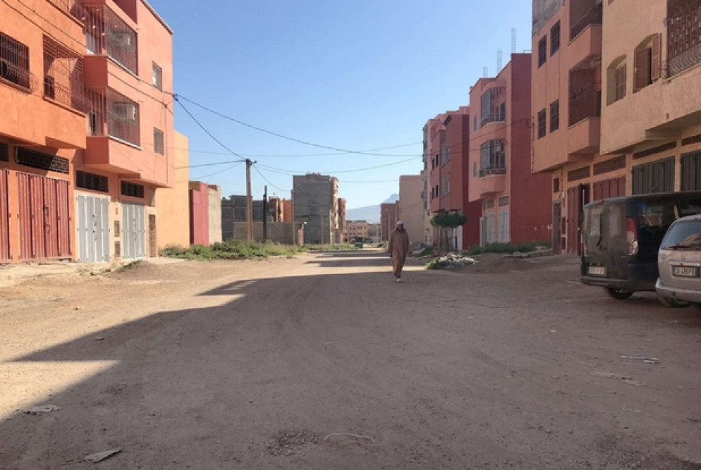 I nuovi palazzi, costruiti grazie alle rimesse degli emigrati. Ma le strade nel centro di Beni Mellal sono deserte e mancano i servizi