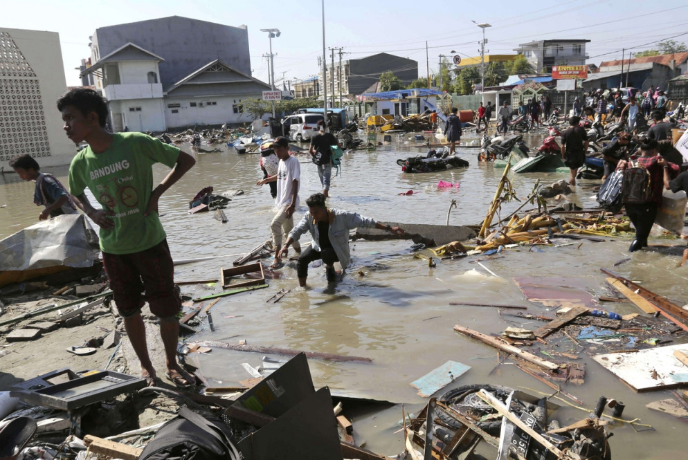 Distruzione nella città di Palu dopo lo tsunami di venerdì (Ansa)