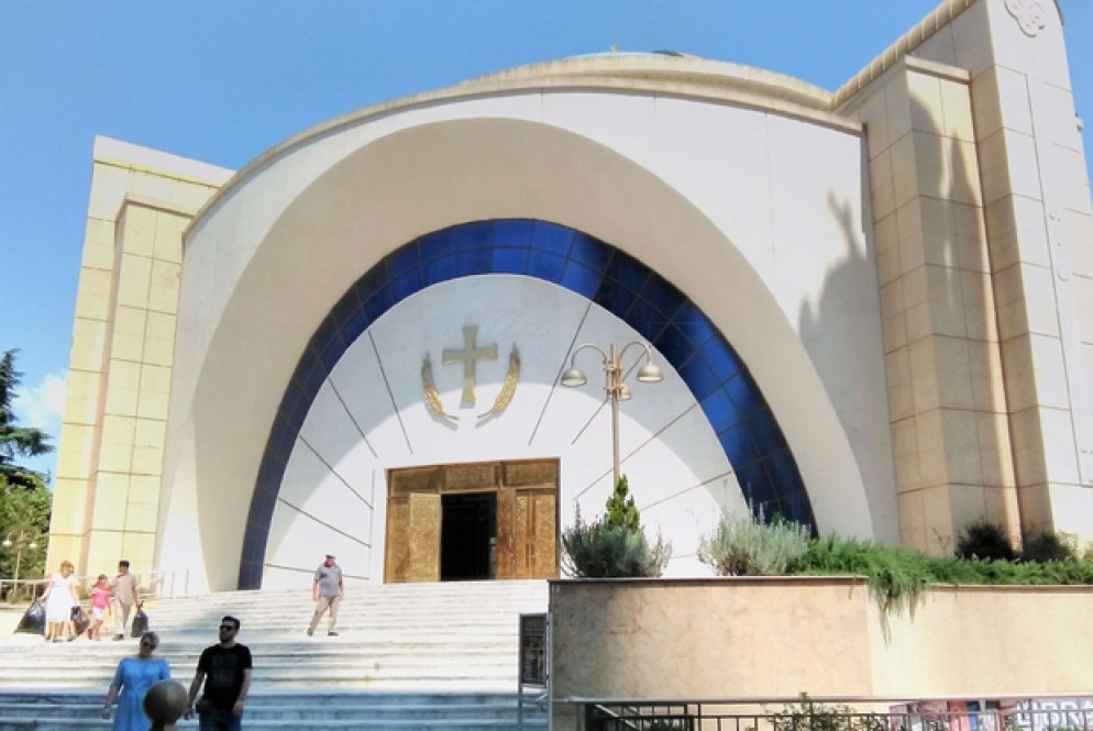 La facciata della cattedrale ortodossa di Tirana