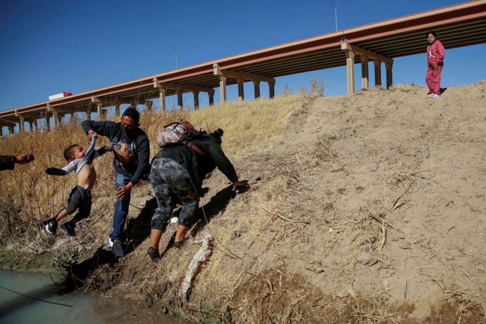 Migranti cercano di raggiungere la frontiera Usa - Reuters