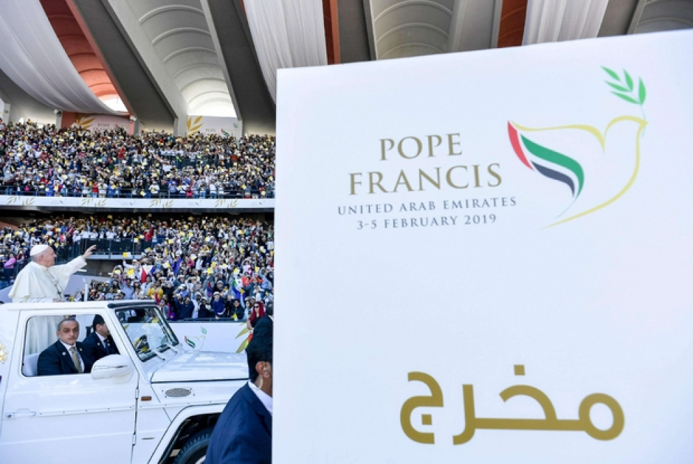 L'arrivo nello stadio per la Messa (Fotogramma)