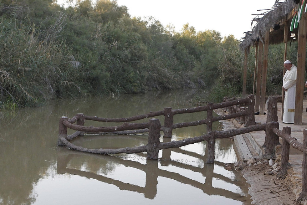 Papa Francesco durante il viaggio in Giordania - Ansa