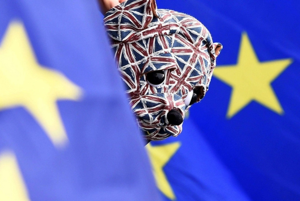 Brexit, dalle parole ai fatti. Il bulldog (questo è un peluche) torna a essere solo britannico (Ansa)