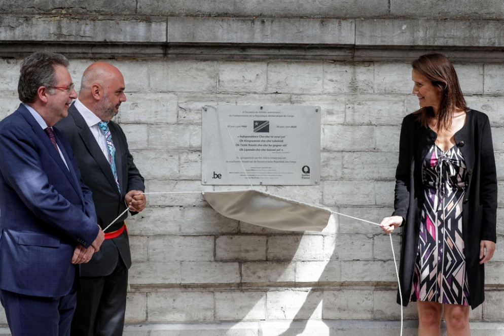 La prima ministra del Belgio Sophie Wilmes e il sindaco di Ixelles nella cerimonia di commemorazione del 60esimo anniversario dell'indipendenza del Congo - Ansa