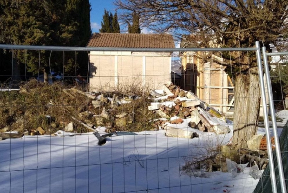Neve e freddo oggi tra le macerie del sisma del Centro Italia
