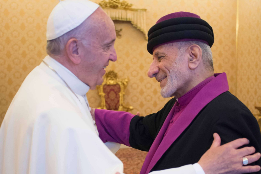 Il saluto con il patriarca Gewargis III della Chiesa assira dell'Oriente