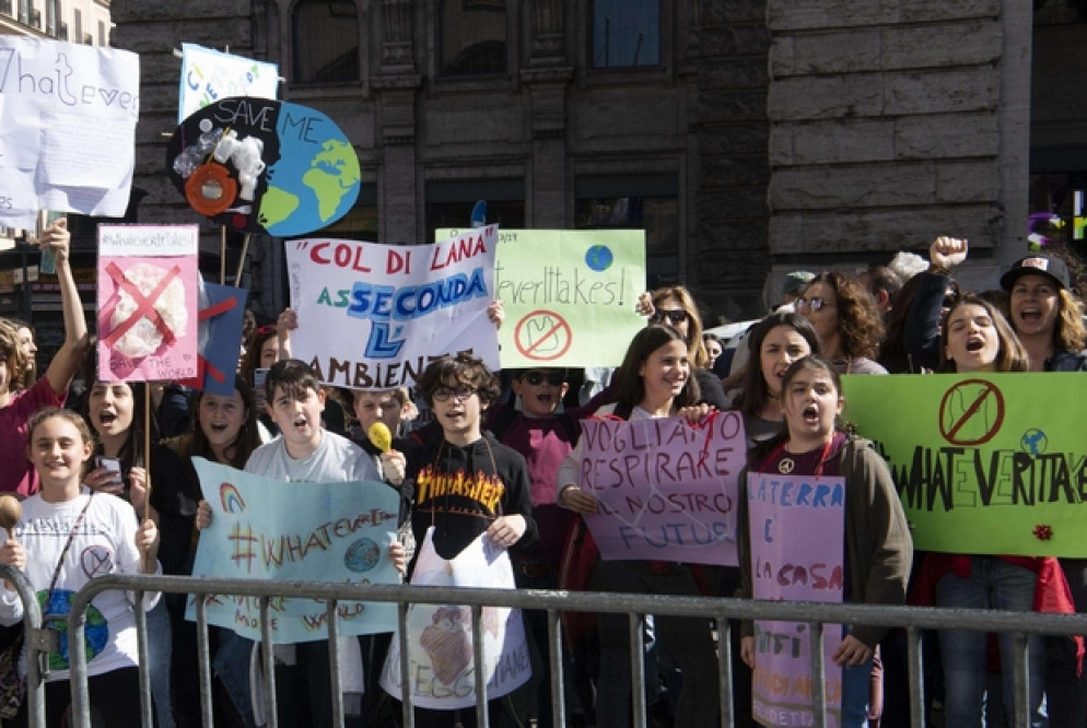 A Roma all'onda verde si sono uniti anche centinaia di bambini delle elementari
