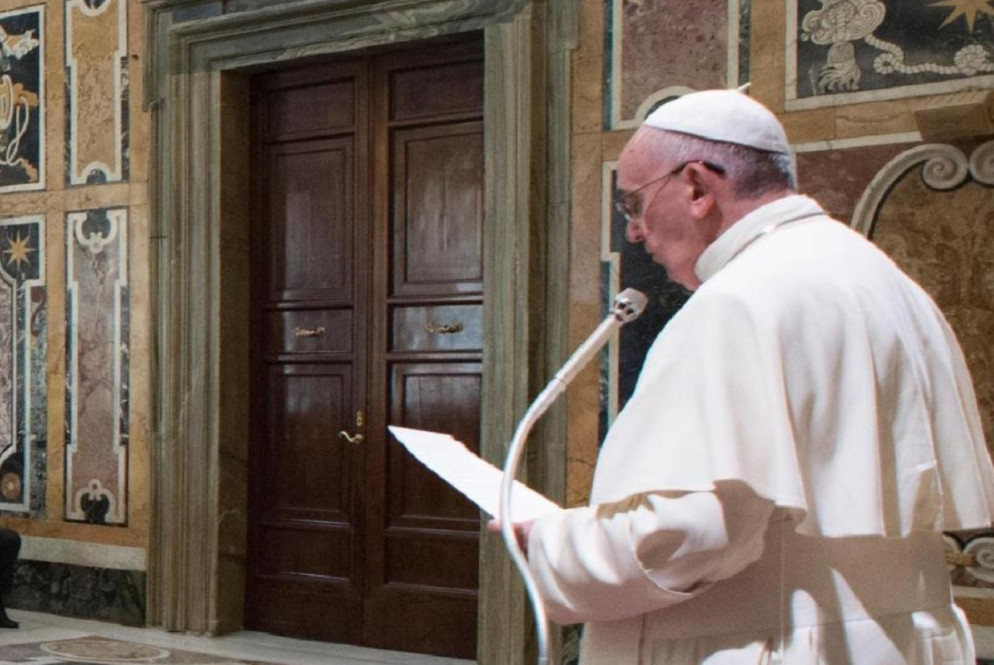 Papa Francesco in Sala Clementina (Osservatore Romano)