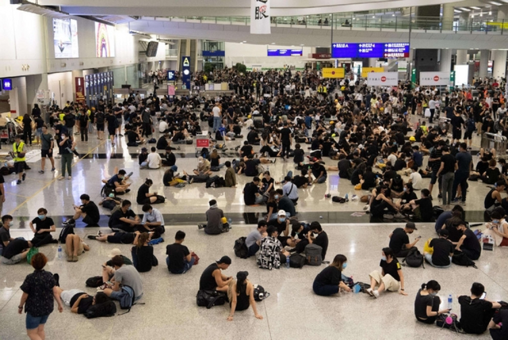 Le proteste a Hong Kong: occupato l'aeroporto (Ansa)
