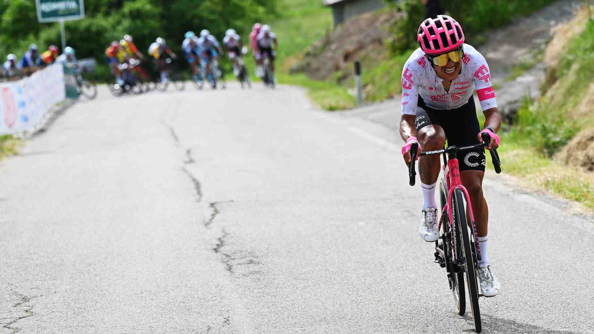 Giro d'Italia. A Castelnovo ne' Monti Richard Carapaz ha vinto alla sua maniera