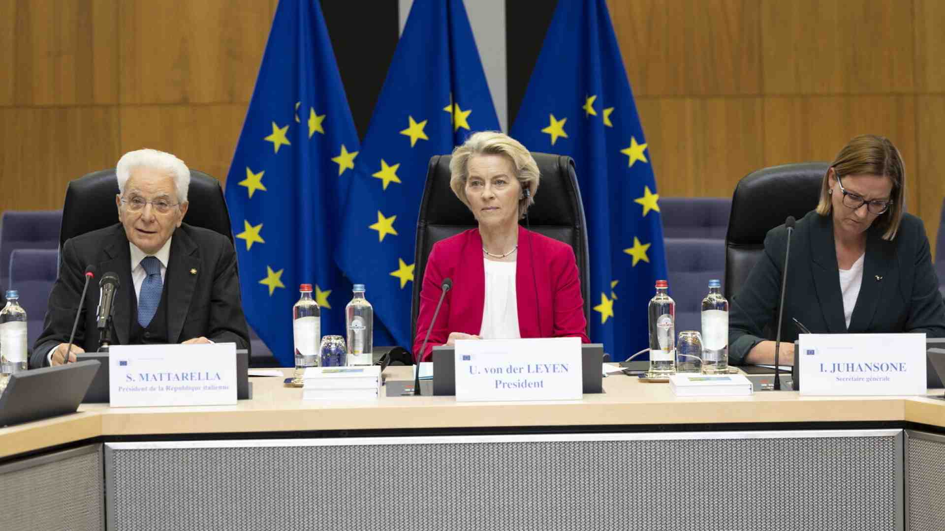 Mattarella a Bruxelles: “Serve agire per promuovere interessi e valori dell'Ue"