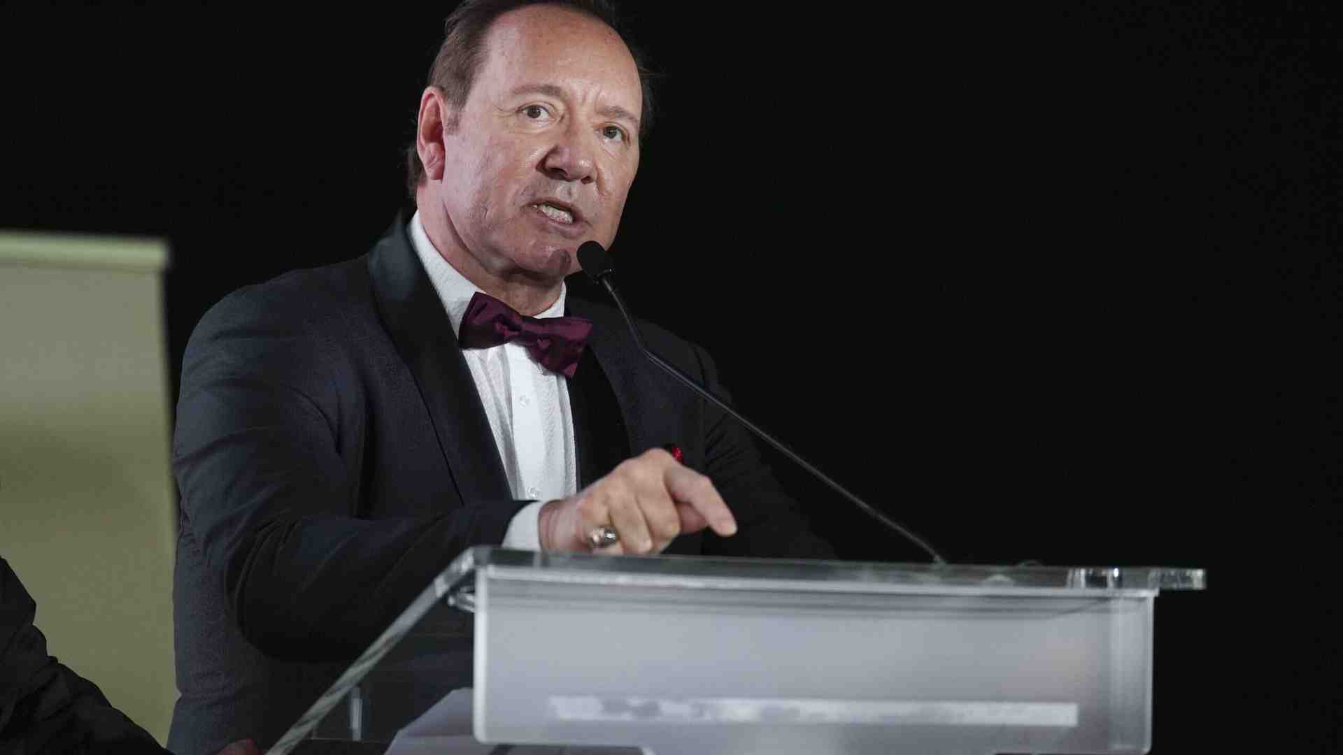 Kevin Spacey è ancora in piedi