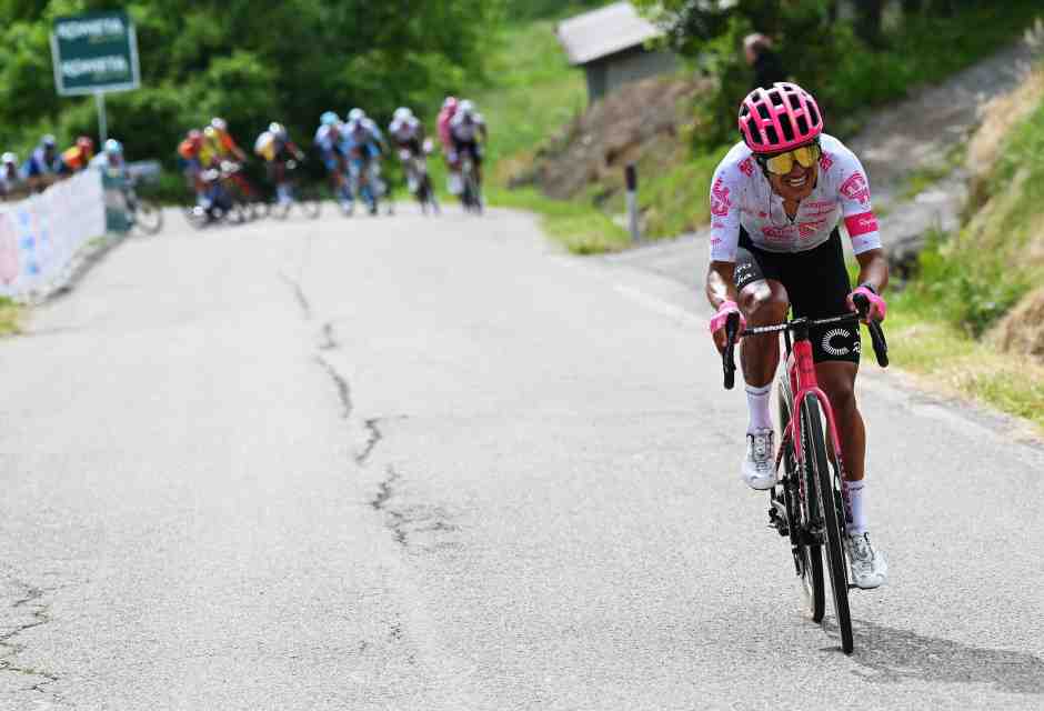 Giro d'Italia. A Castelnovo ne' Monti Richard Carapaz ha vinto alla sua maniera