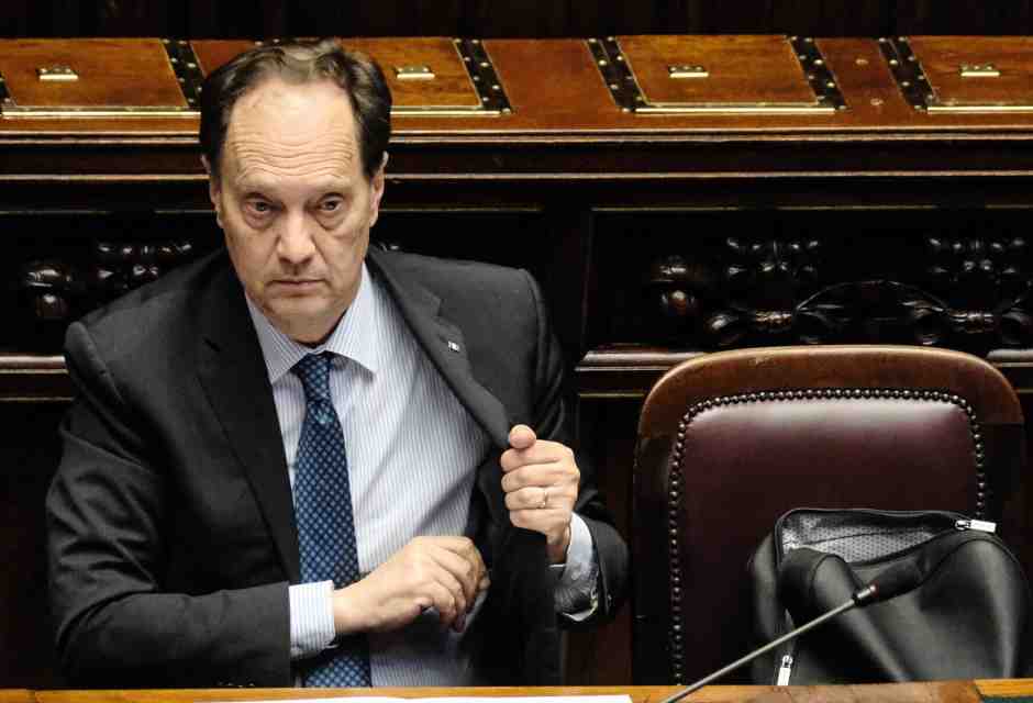 Ciriani di Fiamma, il duello con Fedriga (che minaccia le dimissioni) la scalata del fratello Alessandro. Storia di una famiglia missina