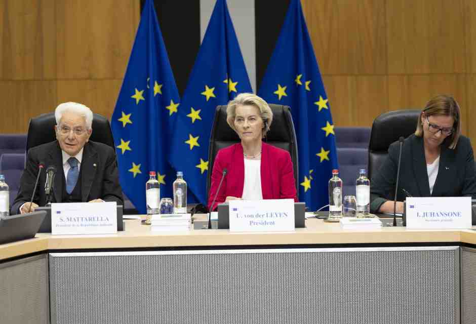 Mattarella a Bruxelles: “Serve agire per promuovere interessi e valori dell'Ue"