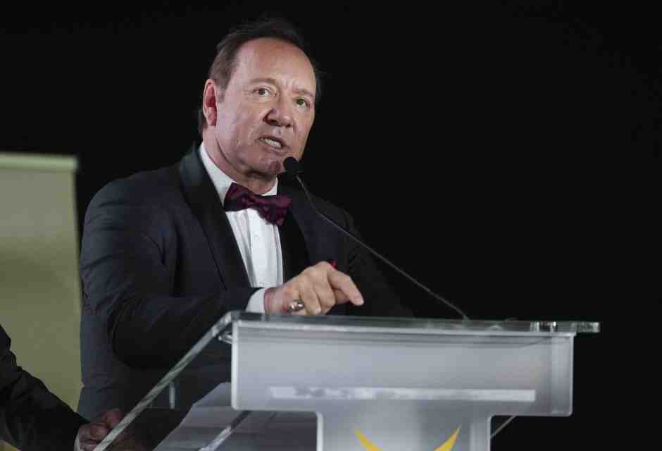 Kevin Spacey è ancora in piedi