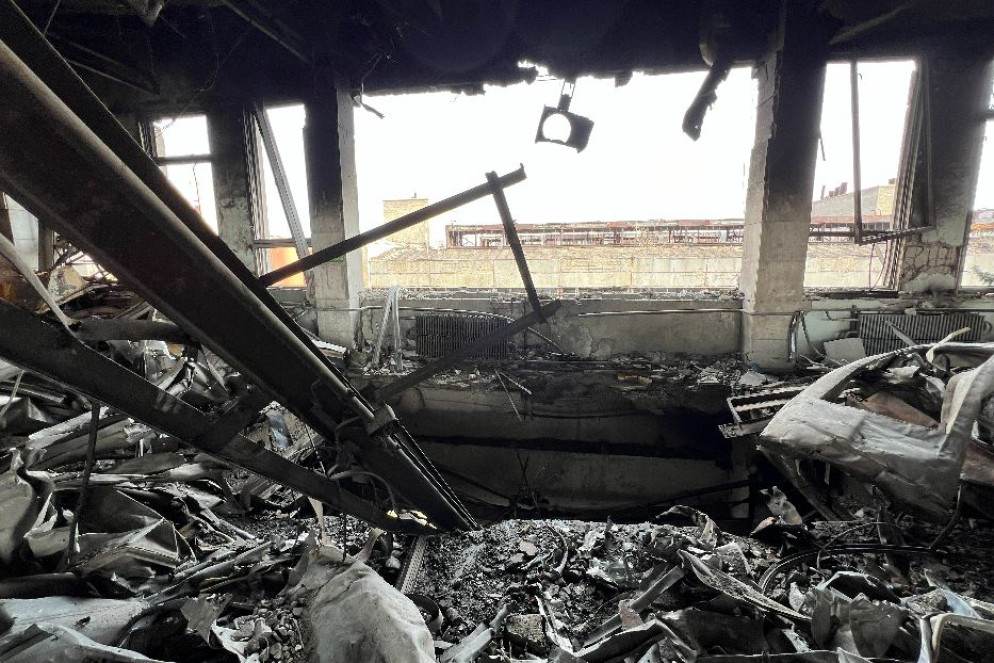 Il punto in cui il missile russo è arrivato nella stamperia al quinto piano di un palazzo di Kharkiv - Avvenire