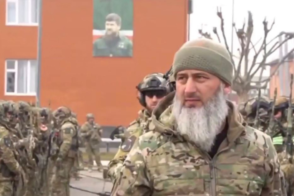 Zamyd Chalayev, il comandante ceceno in un fermo immagine tratto da alcuni video della propaganda cecena