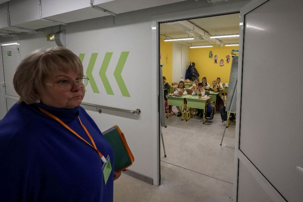Aperta a Kharkiv la prima scuola interamente sotterranea: lezioni nel sottosuolo per proteggere le classi dai missili russi e far tornare i ragazzi in aula - Reuters