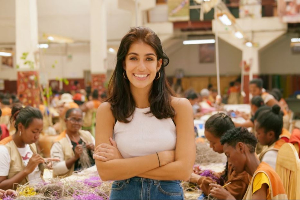 Eileen Akbaraly nel suo atelier ad Antananarivo - Made for a woman