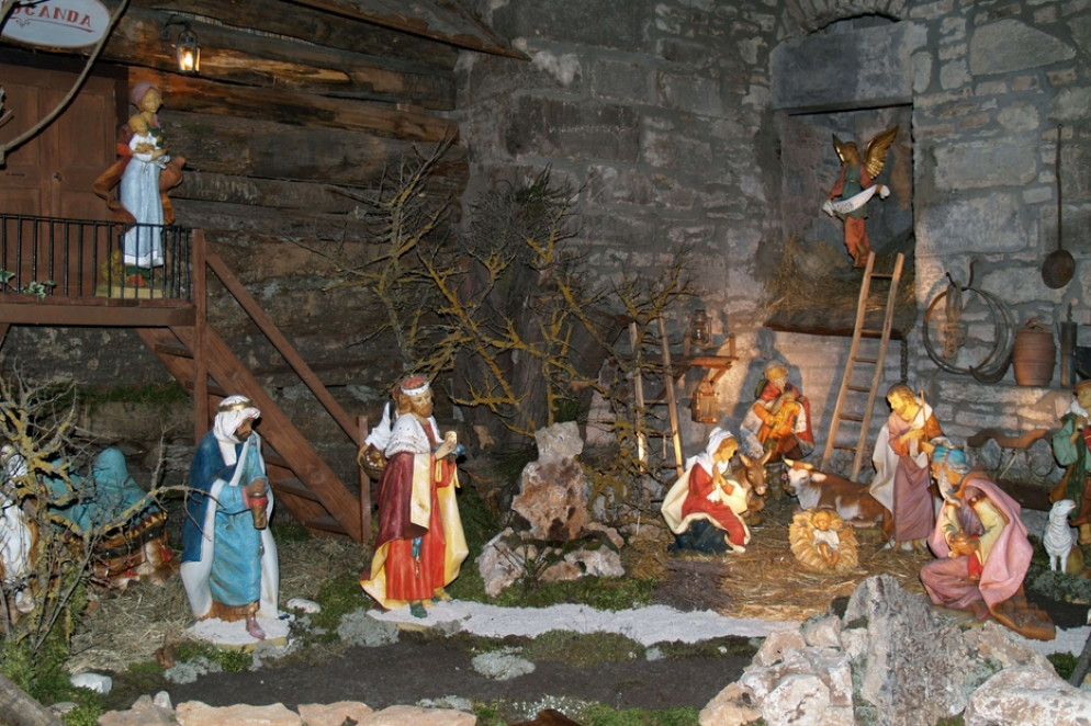 Un presepe in una chiesa della Toscana - Avvenire