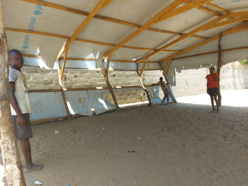 Bambini giocano nel campo sfollati di Manono, nella provincia mozambicana di Cabo Delgado - Alfieri