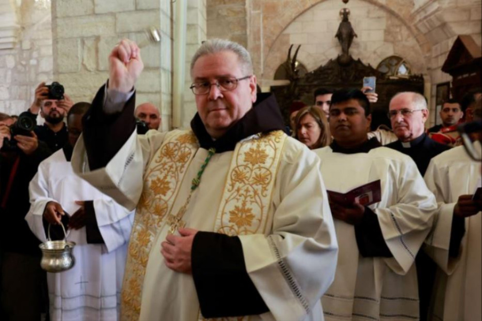 Il custode di Terra Santa, Francesco Patton, alla basilica della Natività - Reuters