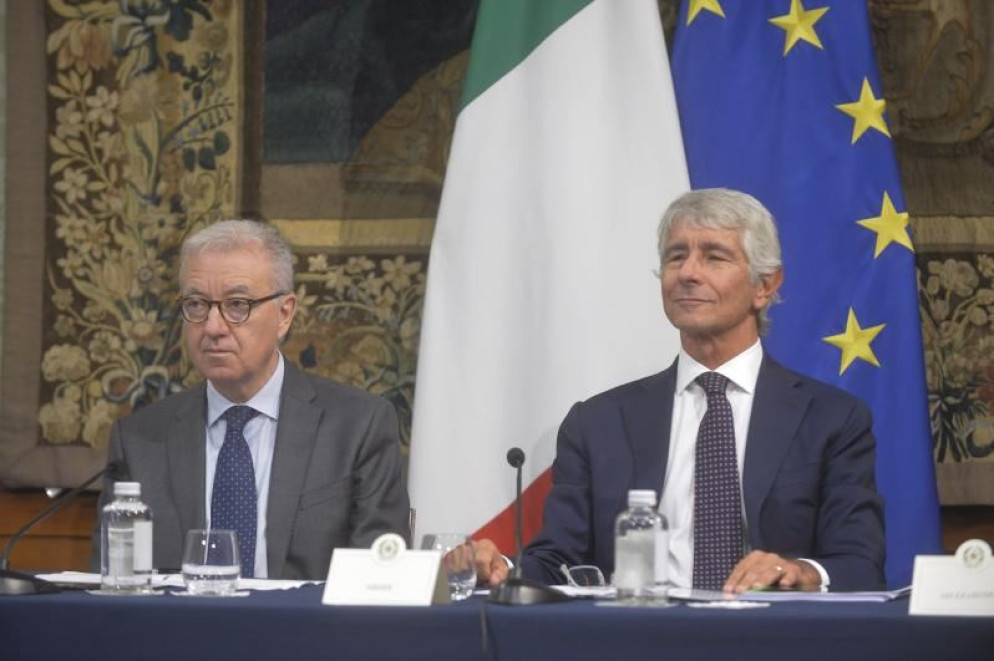 Il sottosegretario Mantovano insieme al ministro dello Sport Abodi - Fotogramma