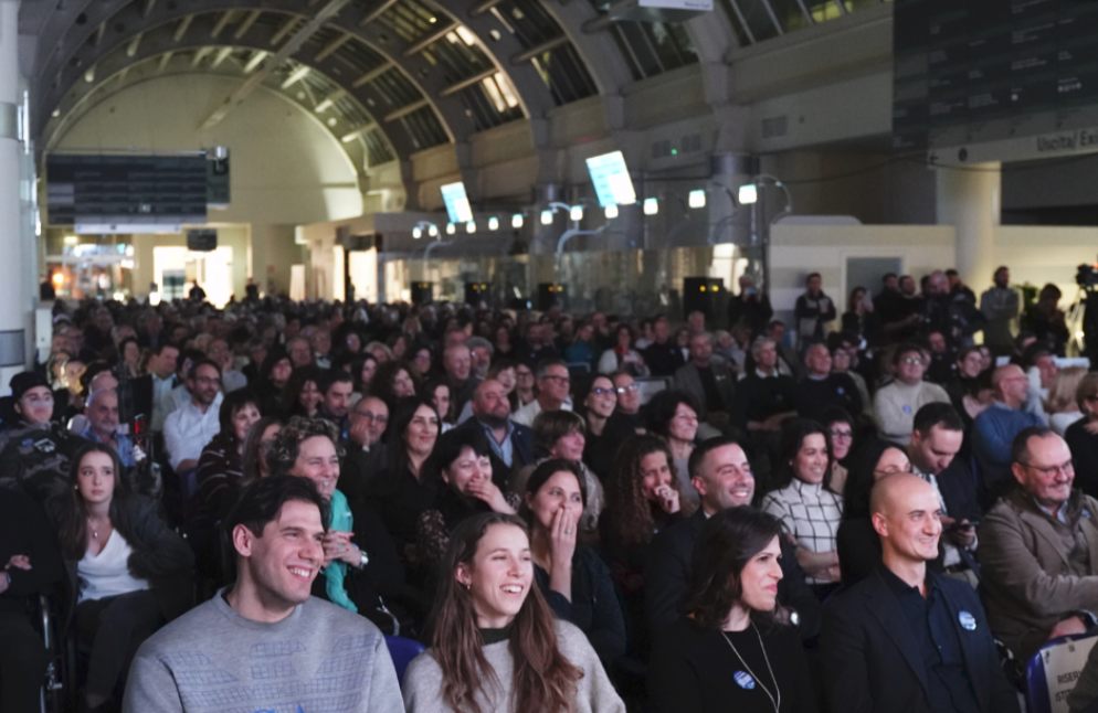 Il pubblico nella galleria Sud del Niguarda di Milano - .
