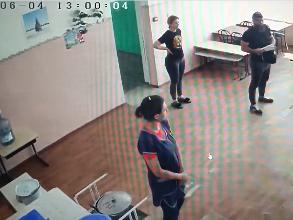 Il momento in cui un combattente legge i nomi dei ragazzini da "trasferire"