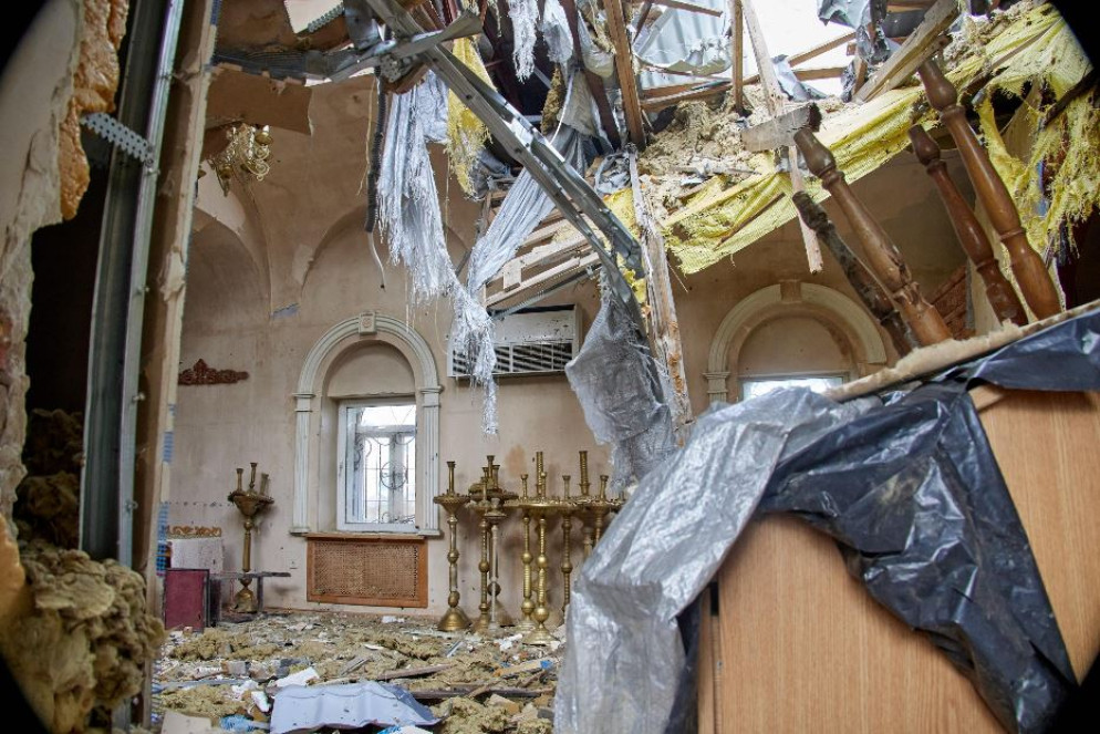 Una chiesa bombardata nella regione di Kharkiv in Ucraina - Ansa