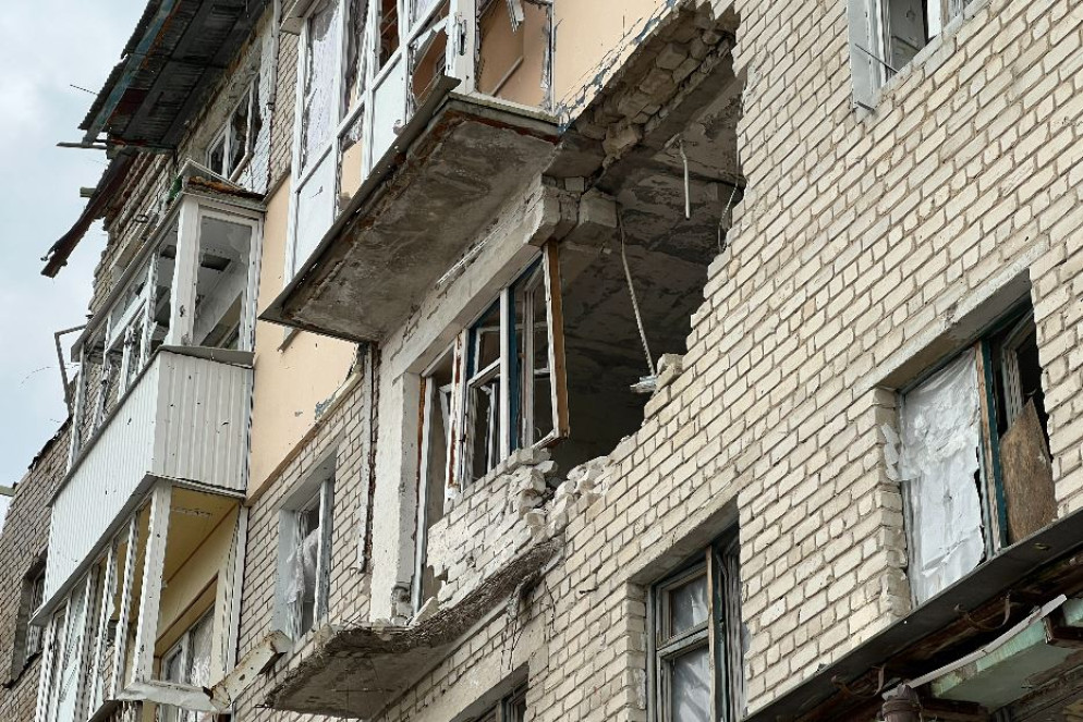 Una delle case bombardate a Izyum che restano così da un anno e mezzo - Gambassi