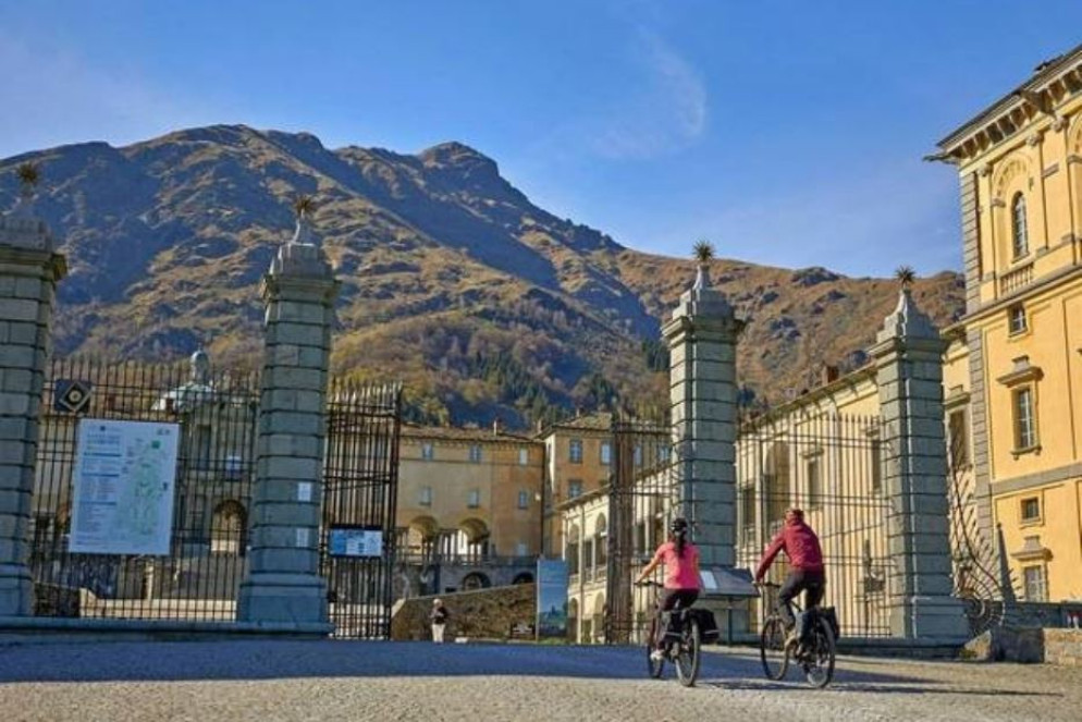 Ciclisti verso il santuario di Oropa - © Movimento Lento